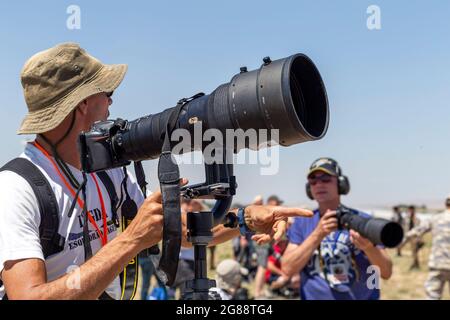 Konya, Türkei - 07 01 2021: Ein Spotter schießt Jet-Flugzeuge beim Anatolian Eagle Training Stockfoto