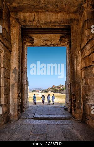 Hampi, Karnataka, Indien - 15. Januar 2020 : der Blick auf den alten Achyutaraya Tempel. Eine Gruppe von Ruinen Monumente in Hampi war das Zentrum des Hindu Vij