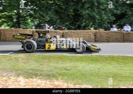 Lotus 72 Formel 1, Grand-Prix-Rennwagen auf der Schanzenfahrt beim Goodwood Festival of Speed 2013. Jacky Ickx. F1-Rennwagen der 70er Jahre Stockfoto
