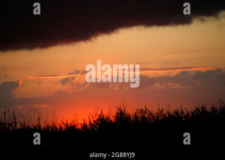 Impressionen: Wolken, Himmel, Sonnenuntergang, Usedom (nur für redaktionelle Verwendung. Keine Werbung. Referenzdatenbank: http://www.360-berlin.de. Stockfoto