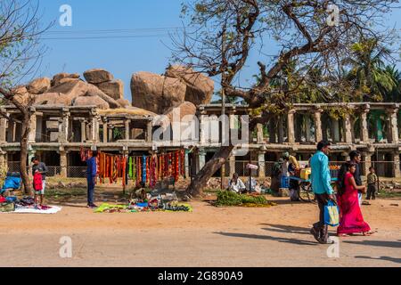 Hampi, Karnataka, Indien - 13. Januar 2020 : Ruinen der alten Zivilisation des Vijayanagara-Imperium in Hampi wunderschöne Aussicht auf die beeindruckenden Ruinen von Hampi. Hamp Stockfoto