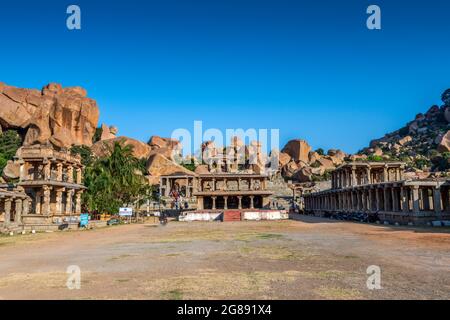 Hampi, Karnataka, Indien - 13. Januar 2020 : Ruinen der alten Zivilisation des Vijayanagara-Imperium in Hampi wunderschöne Aussicht auf die beeindruckenden Ruinen von Hampi. Hamp Stockfoto