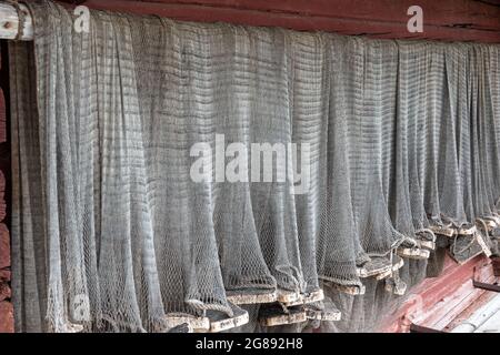 Altes Fischernetz mit Kork schwimmt im Pentala-Schärenmuseum in Espoo, Finnland Stockfoto