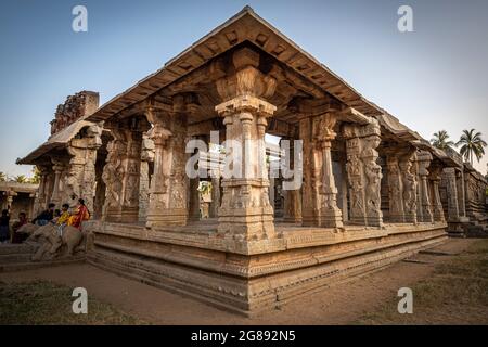 Hampi, Karnataka, Indien - 15. Januar 2020 : der Blick auf den alten Achyutaraya Tempel. Eine Gruppe von Ruinen Monumente in Hampi war das Zentrum des Hindu Vij Stockfoto