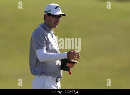 17. Juli 2021; Royal St Georges Golf Club, Sandwich, Kent, England; The Open Championship, PGA Tour, European Tour Golf, Tag drei; Dylan Frittelli (RSA) auf dem 7. Fairway Stockfoto