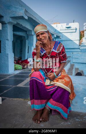 Hampi, Karnataka, Indien - 14. Januar 2020 : Porträt einer südindischen Frau in traditioneller Kleidung. Stockfoto