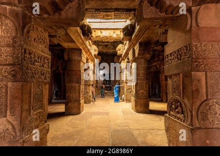 Pattadakal, Karnataka, Indien - 11. Januar 2020 : der Virupaksha-Tempel im Pattadakal-Tempelkomplex aus dem 7.-8. Jahrhundert, dem frühen Chaluky Stockfoto