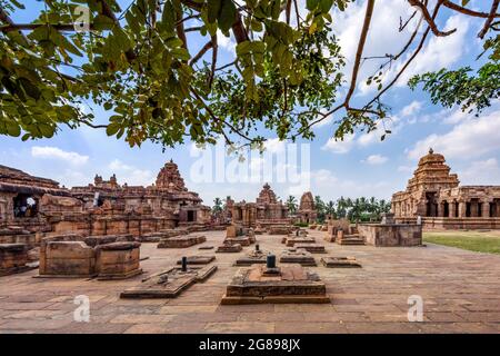 Pattadakal, Karnataka, Indien - 11. Januar 2020 : die Tempel und Schreine im Pattadakal-Tempelkomplex, der aus dem 7.-8. Jahrhundert, dem frühen Chalu, stammt Stockfoto