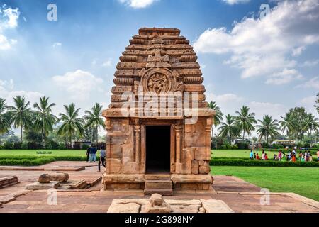 Pattadakal, Karnataka, Indien - 11. Januar 2020 : der Jambulingeshswara-Tempel am Pattadakal-Tempelkomplex aus dem 7.-8. Jahrhundert, dem frühen Stockfoto