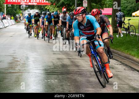 Wauwatosa, WI/USA - 26. Juni 2021: Chris Anderson führt während der Washington Highlands Kategorie drei Männer-Kriterien in der Tour of America's Dairyland an Stockfoto