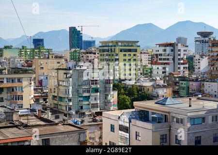 Tirana, Albanien. Juni 2021. Blick über das Wohngebiet von Blloku in Tirana. Quelle: Peter Endig/dpa-Zentralbild/ZB/dpa/Alamy Live News Stockfoto