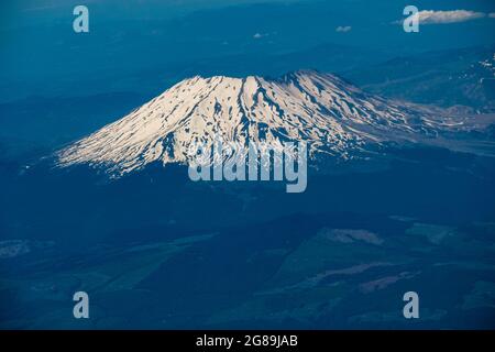 Luftaufnahme von Mt. St. Helens, Cascade Mountains, Staat Washington, USA, Pazifischer Nordwesten. Stockfoto