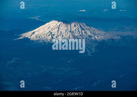 Luftaufnahme von Mt. St. Helens, Cascade Mountains, Staat Washington, USA, Pazifischer Nordwesten. Stockfoto