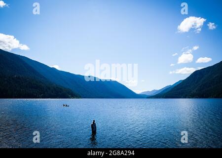 Blick auf Lake Crescent in der Lake Crescent Lodge, Washington State, Olympic National Park, Washington State, USA, Pacific Northwest, direkt an der Route 101. Stockfoto