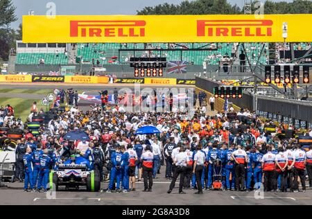 Silverstone Circuit, Silverstone, Northamptonshire, Großbritannien. Juli 2021. Formel 1 großer Preis von Großbritannien, Race Day; EIN volles Startfeld bereitet sich auf den Großen preis vor Credit: Action Plus Sports/Alamy Live News Stockfoto