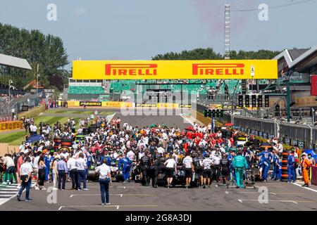 Silverstone Circuit, Silverstone, Northamptonshire, Großbritannien. Juli 2021. Formel 1 großer Preis von Großbritannien, Race Day; EIN volles Startfeld bereitet sich auf den Großen preis vor Credit: Action Plus Sports/Alamy Live News Stockfoto