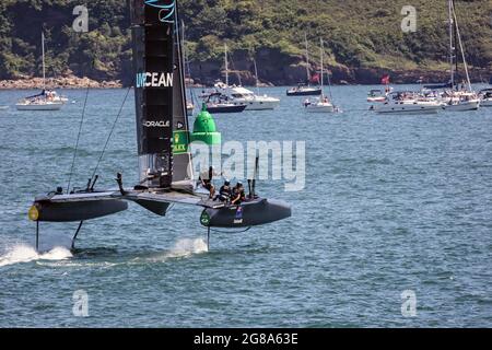 Team Neuseeland in Aktion am zweiten Tag der SailGP-Rennen im Plymouth Sound 2021. Juli Stockfoto