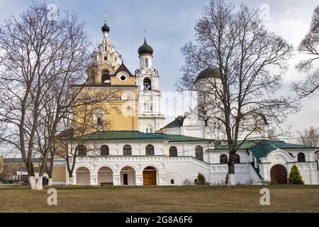 Kirzhach, Region Wladimir, Russland - April 2021: Kloster der Verkündigung. Die Diözese Kirzhach wurde vom Heiligen Sergius gegründet Stockfoto