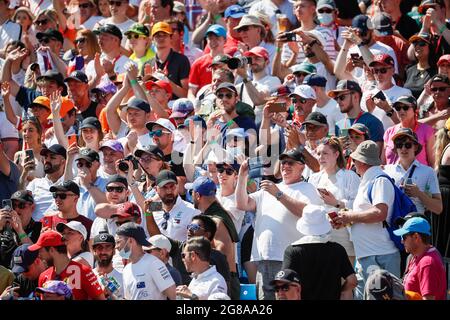 Silverstone, Großbritannien. 18. Juli 2021. Zuschauer, Fans während des Formel 1 Pirelli British Grand Prix 2021, 10. Lauf der FIA Formel 1 Weltmeisterschaft 2021 vom 16. Bis 18. Juli 2021 auf dem Silverstone Circuit, in Silverstone, Großbritannien - Foto Antonin Vincent / DPPI Credit: DPPI Media/Alamy Live News Stockfoto