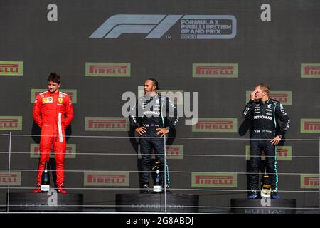 Silverstone, Großbritannien. Juli 2021. # 16 Charles Leclerc (MON, Scuderia Ferrari Mission winnow), # 44 Lewis Hamilton (GBR, Mercedes-AMG Petronas F1 Team), # 77 Valtteri Bottas (FIN, Mercedes-AMG Petronas F1 Team), F1 Grand Prix von Großbritannien auf dem Silverstone Circuit am 18. Juli 2021 in Silverstone, Großbritannien. (Foto von HOCH ZWEI) Quelle: dpa/Alamy Live News Stockfoto