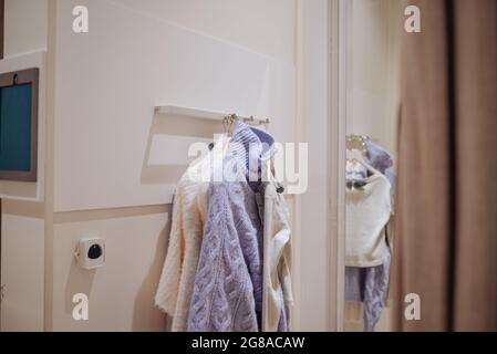 Einrichtung im Modeboutique, Umkleidezimmer Stockfoto