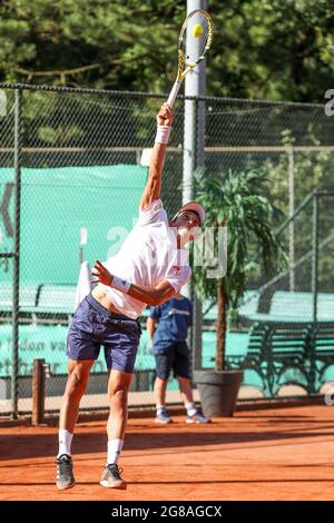 AMERSFOORT, NIEDERLANDE - 17. JULI: Antoine Hoang (FRA) während der Van Mossel KIA Dutch Open am 17. Juli 2021 im Tennisvereniging ATLA in Amersfoort, Niederlande (Foto: Hans van der Valk/Orange Picturs) Stockfoto