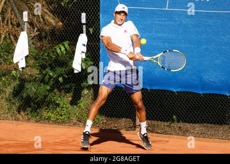 AMERSFOORT, NIEDERLANDE - 17. JULI: Antoine Hoang (FRA) während der Van Mossel KIA Dutch Open am 17. Juli 2021 im Tennisvereniging ATLA in Amersfoort, Niederlande (Foto: Hans van der Valk/Orange Picturs) Stockfoto