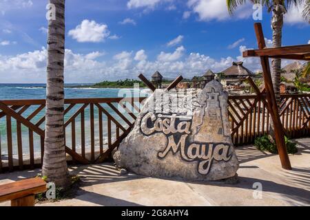 Stein Costa Maya Kreuzfahrthafen Schild Mexiko Stockfoto