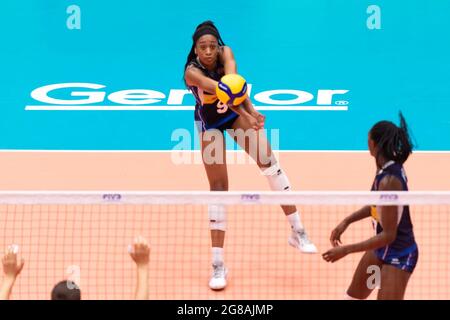 ROTTERDAM, NIEDERLANDE - JULI 18: Oghosasere liebt Omoruyi aus Italien während des U20-WM-Volleyballmatches der Frauen gegen Italien und Serbien am 18. juli 2021 im Topsportcentrum in Rotterdam, Niederlande (Foto: Rene van Dam/Orange Picles) Stockfoto