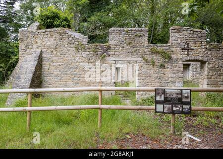 Rectory Cottages, Tyneham Village, Dorset, Großbritannien; im Dezember 1943 während des Zweiten Weltkriegs evakuiert und seitdem verlassen. Stockfoto