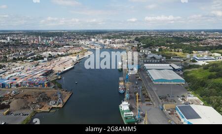 Hafen von Ipswich Schiffe Be- und Entladen Luftbild Stockfoto