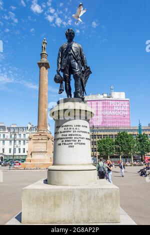 Field Marshall Lord Clyde Statue und Scott Monument, George Square, Glasgow City, Schottland, Vereinigtes Königreich Stockfoto