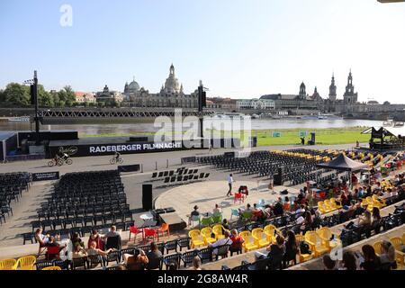 Lesung und Vortrag von Veikko Bartel: Mörderinnen und Mörder - echte Fälle eines Straffreidigers open air innerhalb der Filmnächte am Königsufer.Dre Stockfoto