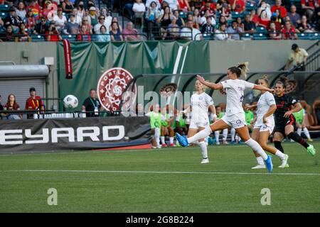 Portland, USA. Juli 2021. Der FC Portland Thorns liegt in der Halbzeit an der Spitze des Orlando Pride, mit einem Tor in der 26. Minute von Thorns Forward Sophia Smith (9) (Foto: John Rudoff/Sipa USA) Quelle: SIPA USA/Alamy Live News Stockfoto