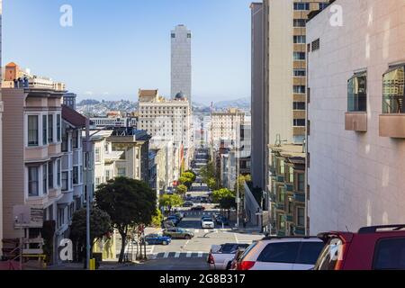 San Francisco, 20. MAI 2021 - Sonniger Blick auf einige Wohngebäude Stockfoto