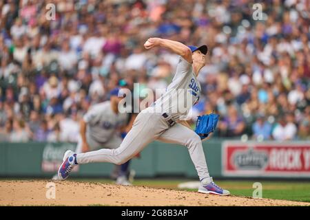 Denver CO, USA. Juli 2021. Los Angeles Pitcher Walker Bühler ((21) spielt während des Spiels mit den Los Angeles Dodgers und den Colorado Rockies im Coors Field in Denver Co. David Seelig/Cal Sport Medi. Kredit: csm/Alamy Live Nachrichten Stockfoto