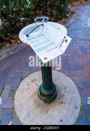 Warnschild für Bubbler auf Vintage-Bubbler während der Pandemiesperre in Sydney, Australien Stockfoto