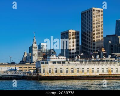 San Francisco, 20. MAI 2021 - sonnige Aussicht auf das Ferry Building Stockfoto