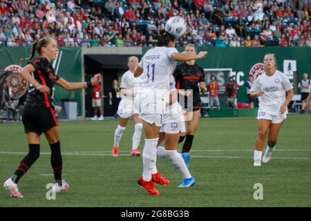 Portland, USA. Juli 2021. Orlando's Ali Krieger (11) steht an der Spitze, als der Portland Thorns FC am 18. Juli 2021 im Providence Park den Orlando Pride, 2:1, besiegt. Portland, Oregon (Foto: John Rudoff/Sipa USA) Quelle: SIPA USA/Alamy Live News Stockfoto