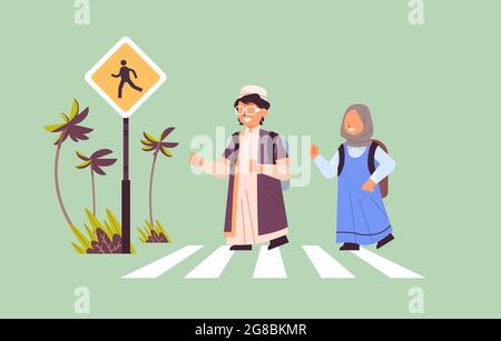 arabische Schüler überqueren Straße auf Fußgängerüberweg mit Schild Straßensicherheitskonzept horizontal Stock Vektor