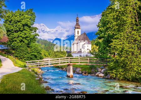 Nationalpark Berchtesgaden, Deutschland. Pfarrkirche St. Sebastian im Dorf Ramsau Stockfoto