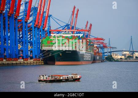 Hamburg, Deutschland - Containerschiff im Hamburger Hafen liegt das von der Reederei Evergreen jemals begnadete Containerschiff an der Containerlaufzeit Stockfoto