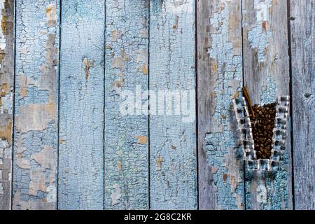 Kaffee tritt in eine Eisschale ein. Genießen Sie Zimt Kaffee kaltes Getränk Stockfoto