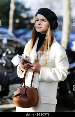 Miroslava Duma - Paris Fashion Week - Frankreich Stockfoto