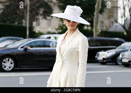 Araya Alberta Hargate - Paris Fashion Week - Frankreich Stockfoto