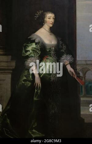 Henrietta Maria (1609-1669). Königin Gemahlin von England, Schottland und Irland. Französische Ehefrau von König Karl I. von England. Porträt eines unbekannten Künstlers. Hintergrund von Hendrik van Steenwyck dem Jüngeren (ca. 1580-1649). Öl auf Leinwand (215,9 x 135,2 cm), ca. 1635. Details. National Portrait Gallery. London, England, Vereinigtes Königreich. Stockfoto