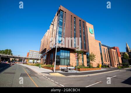 Sommermorgen im neuen Nottingham College City Hub an der Südseite von Nottingham City, Nottinghamshire, England Stockfoto