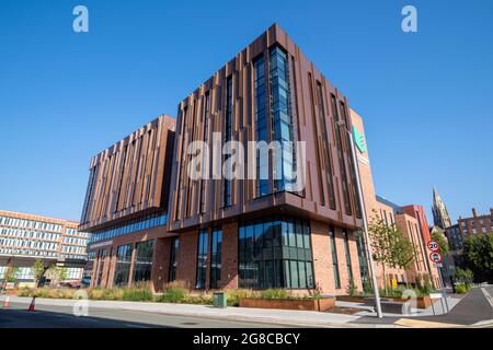 Sommermorgen im neuen Nottingham College City Hub an der Südseite von Nottingham City, Nottinghamshire, England Stockfoto