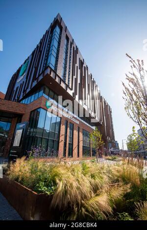 Sommermorgen im neuen Nottingham College City Hub an der Südseite von Nottingham City, Nottinghamshire, England Stockfoto