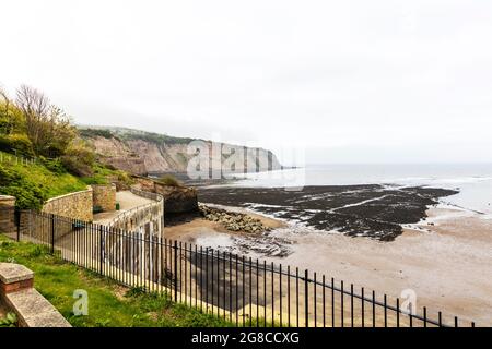 Robin Hoods Bay, zerklüftete Küste, Yorkshire, Großbritannien, England, Yorkshire Coast, Robin Hoods Bay Strand, Robin Hoods Bay Küste, Küste, Küste, Strand Stockfoto